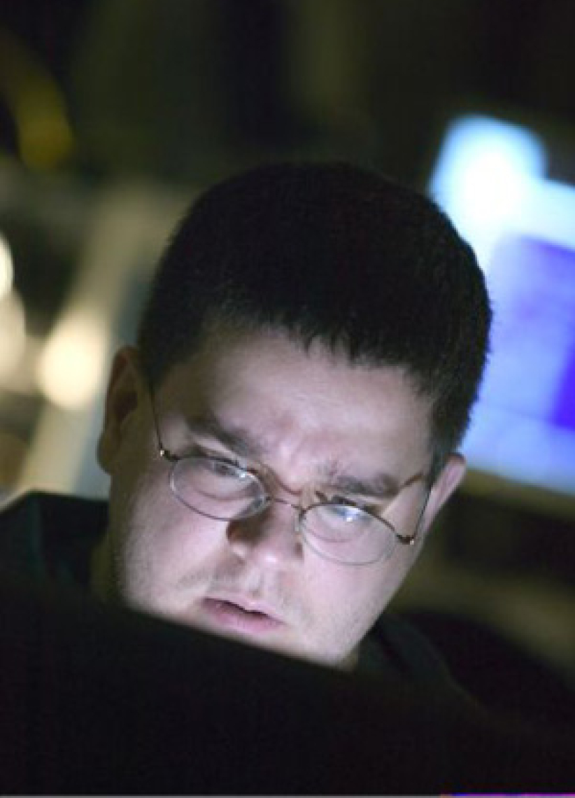 当丈夫迷恋色情网站时