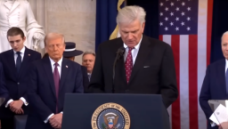 「他的麥克風影響力巨大」葛福臨牧師勸特朗普不要使用粗俗言語