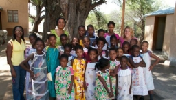 機構夥伴教會縫出400萬件裙子:讓貧困女孩知道耶穌愛她們!