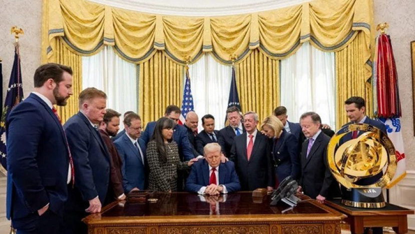 跨宗派福音派領袖在橢圓形辦公室為總統特朗普祈禱