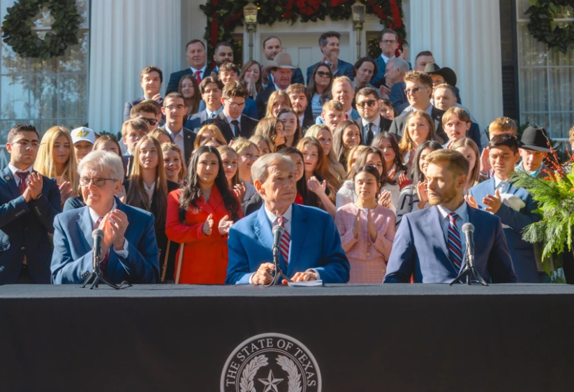 德州逾500所高中成立「美國學會」　州長稱延續查理·柯克創立運動