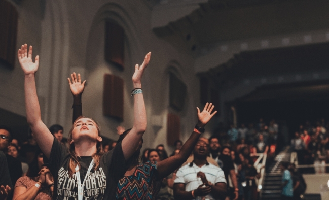 年輕英國人因轉向基督教 政治領袖卻「迴避」教會