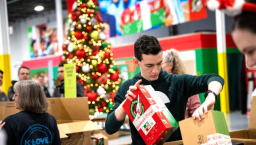 「聖誕兒童行動」第2億個玩具盒送贈烏克蘭孩子