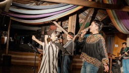 台灣原住民文化亮相巴黎奧運:布農部落短宣隊街頭音樂佈道