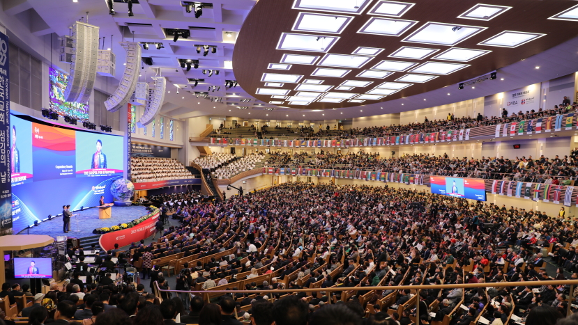 世界福音派聯盟大會首日與韓國教會數千人合一敬拜場面震撼