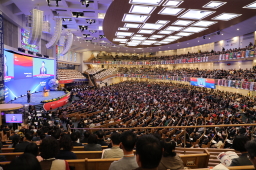 世界福音派聯盟大會首日與韓國教會數千人合一敬拜場面震撼