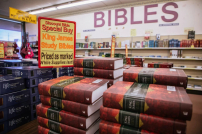 美英《聖經》銷量均飆升 基督信仰「靜悄復興」跡象?
